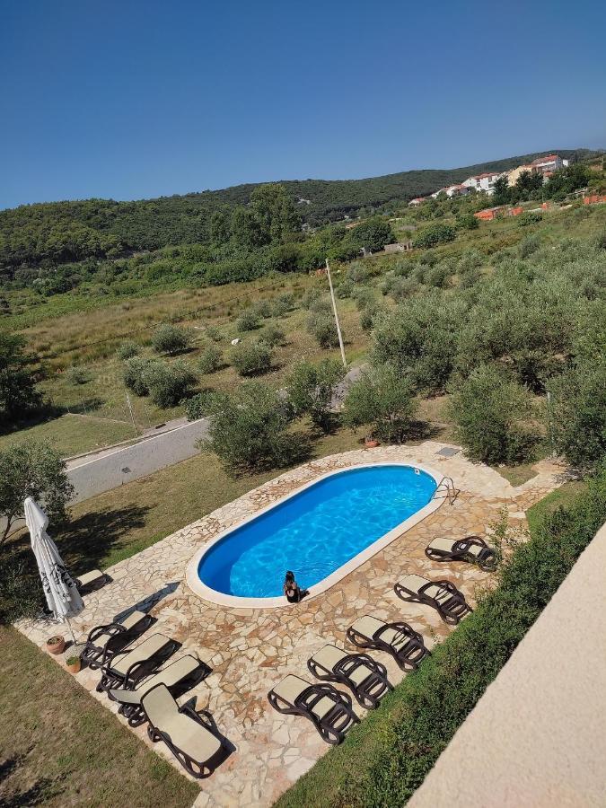 Arba 1 S Bazenom Apartman *